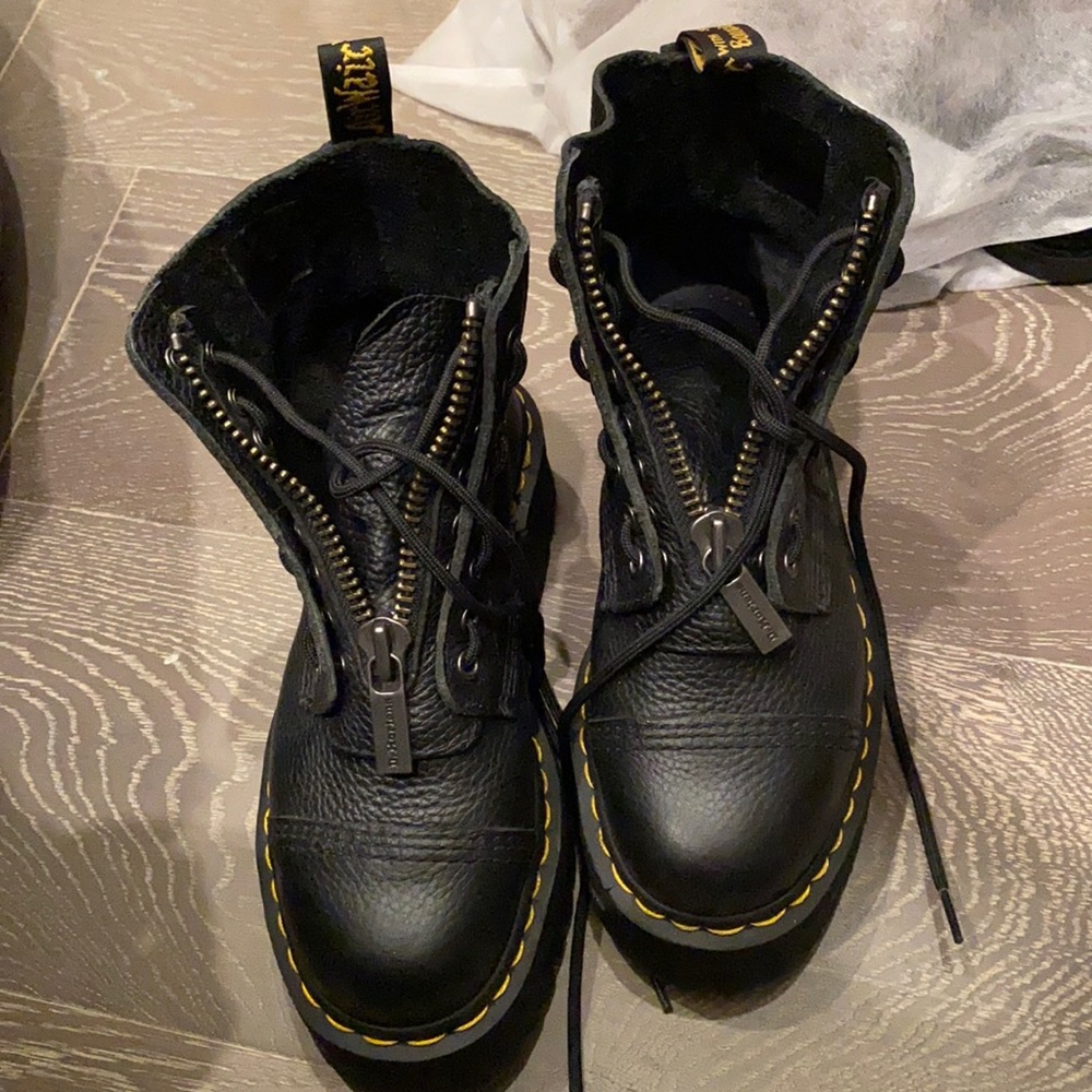 Dr martens Sinclair flatform zip leather boots in tumbled black